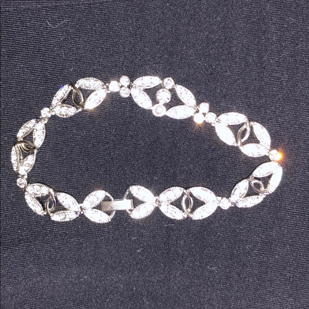 Silver clasp bracelet